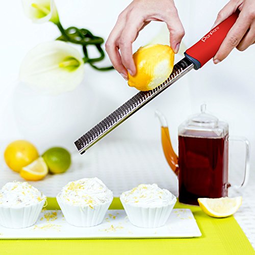 Panpany Zitronenschaber rostfreier Edelstahl Reibe mit scharfen Schneiden, rutschfester Handgriff, Schutzhülle. Vielfach benutzbar mit Käse, Schokolade, Limetten, Ingwer und mehr - 3