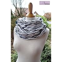 ZEBRA leichter kuscheliger Schal mit grauem Muster Loop weiß grau Kunstfell samtig