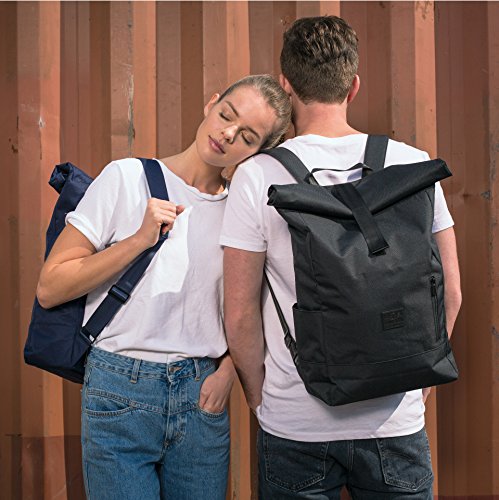 Johnny Urban Rucksack Schwarz Damen   Herren Aaron aus Recyceltem PET - Hochwertiger Roll Top Daypack - L  ssiger Tagesrucksack f  r den Alltag - Wass