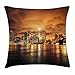 Produktbild ABAKUHAUS New York Kissenbezug, Manhattan bei Sonnenuntergang, Waschbar mit Reißverschluss Kissenhülle mit Farbfesten Klaren Farben Beidseitiger Druck, 50 x 50 cm, Orange Schwarz