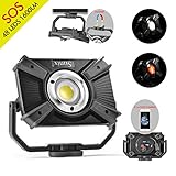 ★48 LEDS 30W 1600LM SÚPER BRILLANTE★ Los 48 LEDs mejorados proporcionan una excelente iluminación, la cual es mucho más brillante que otros LEDs de 24 . Equipada con tecnología COB, LEDs incorporados, la luz de trabajo le garantiza una larga vida útil y una alta luminosidad. Una salida más fuerte y más alta con 1600, esta luz de trabajo recargable le proporciona un súper brillo y mantiene a sus espacios exteriores perfectamente iluminados.