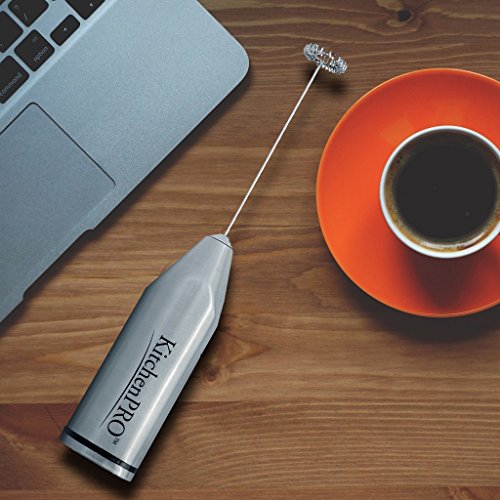 ORIGINAL KitchenPRO elektrischer Milchschäumer, Handrührer EDELSTAHL QUALITÄT mit Standfuß, PERFEKTER SCHAUM für: Cappuccino, Latte, heiße Schokolade oder andere heiße Getränke, mit GRATIS Motiven - 4