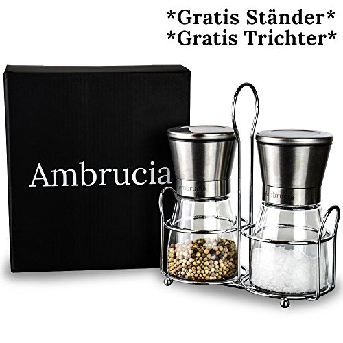 AMBRUCIA – hochwertiges 2-teiliges Salz- und Pfefferset, inklusive *Gratis Trichter *Gratis Ständer – unterschiedliche Mahlgrade einstellbar - Salzmühle – Pfeffermühle – Chilimühle – Gewürzmühle – schönes Glasgehäuse - Keramik-Mahlwerk – rostfrei – korrosionsbeständig – nachfüllbar - geschmacksneutral