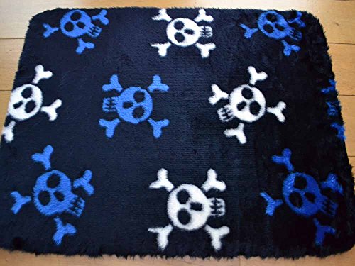 Skull and Cross Bones Non Slip Machine Washable Sheepskin Style Kids Rug. Size 70cm x 100cm