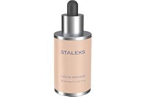 Treat.s av STALEKS PRO snabbmjukande olja för snabbmjukning av nagelband med urea, ceramider och naturliga extrakt som återfuktar och ger näring åt huden. Cruelty Free 30 ml