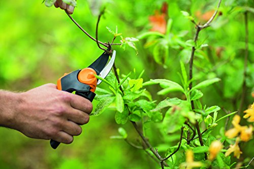 Fiskars Bypass-Gartenschere mit Rollgriff für frische Äste und Zweige, Antihaftbeschichtet, Hochwertige Stahl-Klingen, Länge 22 cm, Schwarz/Orange, PowerGear X, PX94, 1023628 - 8