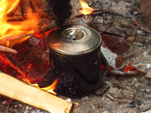 ZEBRA Edelstahl Bushcraft Kochtopf – Billy Can -, mit Einsatz – 14cm, 2 Liter, für 2 Personen - 8