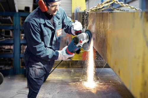 Bosch Professional GWS 24-230 LVI Winkelschleifer 230 mm, 2400 Watt mit KickBack-Stop, Anlaufstrombegrenzung, Handgriff mit Vibrationsdämpfung in Karton - 4