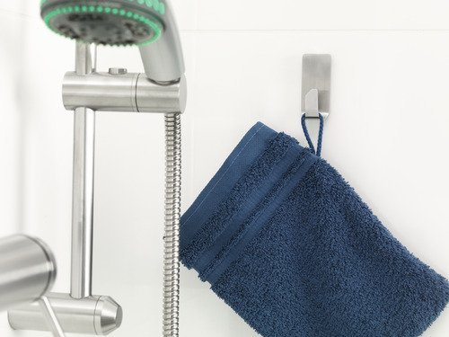 tesa Powerstrips Haken wasserfest / Selbstklebende Halterung aus rostfreiem Edelstahl für Dusche, Bad und Küche, max. 2 kg (2er Pack) - 4