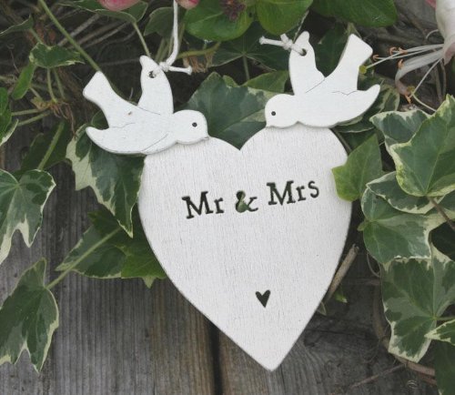 Preisvergleich Produktbild East of India Heart & Doves - Mr & Mrs