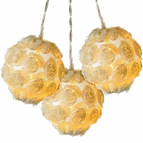 Preisvergleich Produktbild WeRChristmas Lichterkette mit Kugeln aus Rosenblüten, Weihnachtsdekoration, 10 LEDs weiß