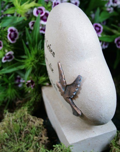 Grabherz mit Taube „Das Leben endet, die Liebe nicht“ - 2