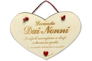 DACL'ART Targa a forma di cuore in legno compensato di pioppo "Locanda dai nonni. I nipoti mangiano a sbafo e dormono gratis (...in cambio di tanti baci e coccole)"