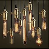 Die Leuchte ist mit einem schwarzen Stoffkabel abgehängt und einer schaltbaren E27 Messingfassung bestückt.