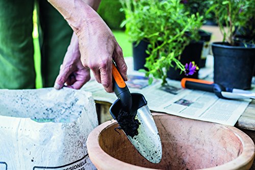 Fiskars Blumenkelle, Länge 27 cm, Rostfreie Stahl-Kelle, Schwarz/Orange, Premium, 1000726 - 4