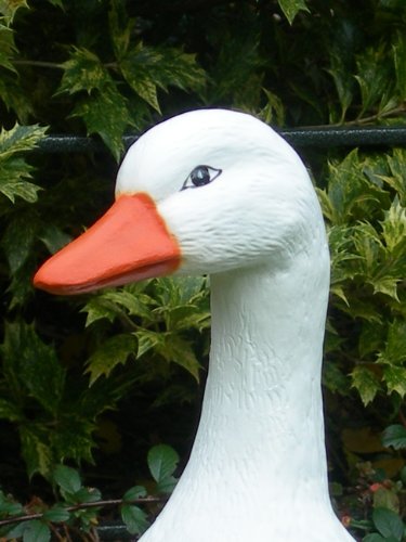 Gartenfigur Gans stehend H 40 cm Vogelfigur aus Kunstharz - 2