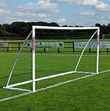 ⚽ FUßBALLTOR SET: Das Set enthält einen Fussballtorrahmen, ein verrotungsbeständiges Fussballtornetz, Netzklammern zur Befestigung des Netzes und Heringe zur Bodenverankerung. Das Fussballtor ist sowohl für Kinder als auch für Erwachsene geeigent.