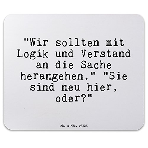 Mr. & Mrs. Panda Mauspad Druck mit Spruch ""Wir sollten mit Logik und Verstand an die Sache herangehen." "Sie sind neu hier, oder?"" - 100% handmade aus Naturkautschuk - Mouse Pad, Mousepad, Computer, PC, Männer, Mauspad, Maus, Geschenk, Druck, Schenken, Motiv, Arbeitszimmer, Arbeit, Büro Büro, Mitarbeiter, Arbeitskollege, Arbeitskollegin, Kollege, Chef, Kollegin Spruch Sprüche Lustig Spass Geschenk Geschenkidee Zitate