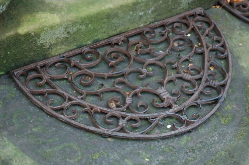 Esschert Design Schmutzfangmatte, Fußmatte in antik aus Gusseisen, halbrund, ca. 69 cm x 41 cm - 2