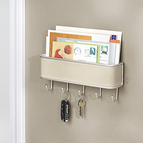 mDesign Schlüsselbrett mit Ablage – vielseitiges Schlüsselboard in taupe und gebürstetem Metall mit Akzenten aus Kunstleder – mit Briefablage für Post oder auch Handys - 4