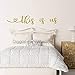 Produktbild Wandtattoo This is Us aus Vinyl, Schriftzug, Familie, Fotogalerie und Geschichte, für Hochzeiten, Schlafzimmer Art Deco 7" h x 40" w Gold