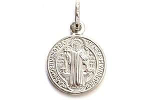DE BUSSY Medaglietta di San Benedetto in argento sterling, Dimensioni: 20 mm Una delle medagliette più antiche della cristianità, chi la indossa crede che abbia potere contro il male., Argento