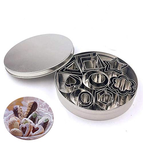 Set di 24 Stampi per Biscotti in Acciaio Inox 8 Modelli in 3 Dimensioni(Cuore Fiore Stella Cerchio Quadrato Rettangolo Triangolo Ovale)
