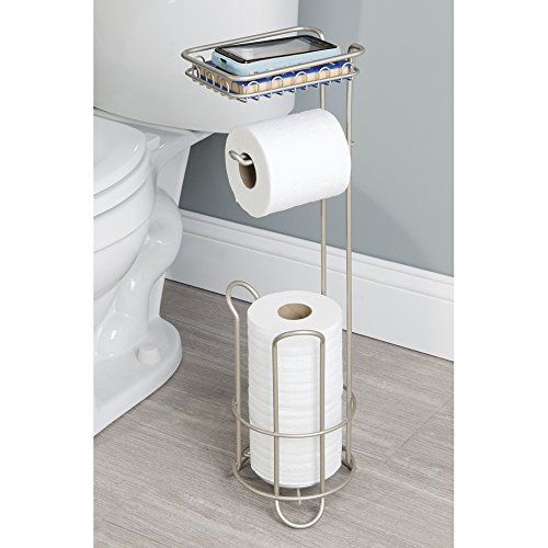 mDesign Toilettenpapierhalter ohne Bohren – Klorollenhalter fürs Badezimmer – Farbe: Satiniert – Papierrollenhalter mit Bürste und Regal - 3