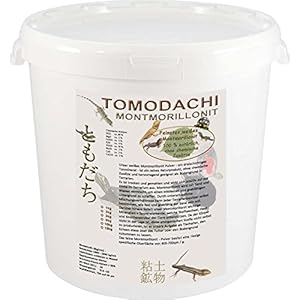 Montmorillonit, weißes Bentonit - weißes dreischichtiges Tonmineral - liefert Echsen und anderen Haustieren wichtige Mineralien und Spurenelemente. Montmorillonit unterstützt und pflegt den Organismus der Tiere. Mit Sand vermischt schafft das weiße Tonmineral einen grabfähigen Untergrund für Bartagamen im Terrarium. 3 kg Eimer feinstes weißes Montmorillonit