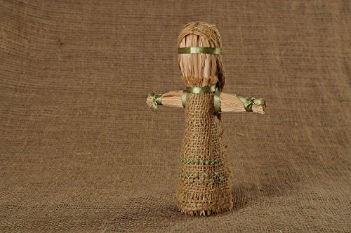 Preisvergleich Produktbild Puppe-Amulett aus Leinen-Paketschnur