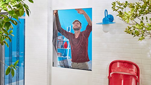 tesa Insect Stop COMFORT Fliegengitter für Fenster / Insektenschutz mit selbstklebendem Klettband in Weiß / 130 cm x 150 cm - 5