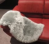 Premium-Schaffell, platin – grau von LANABEST. Spitzenqualität! Echtes Naturfell mit besonders zarter, warmer und kuscheliger Wolle. Geruchsarm! Ein wohnlicher Blickfang auf jedem dunklen Sofa oder als Teppich. Eine Wohltat beim Sitzen. Geschenk- Qualität. Im Sofortversand. Moderne Farbe: platin-grau - 2