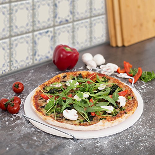 Relaxdays 10019338 Pizzastein für Backofen rund, Baking Stone aus Cordierit mit Metallhalter für knusprige Steinofenpizza Grillstein für Pizza, Brot und Flammkuchen in Herd und Grill, Durchmesser 33 cm, 1 cm dick, beige - 2