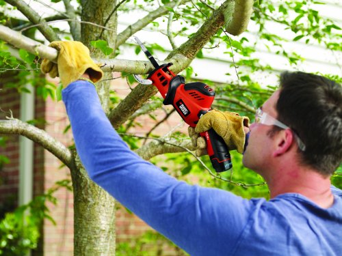 Black+Decker 10.8V 1.3Ah Li-Ion Ultra-Kompakt Akku-Astsäge, rotierende Astklemme, Äste mit 7.5cm Durchmesser, Universal-Sägeblattaufnahme, inkl. 3 Sägeblätter, GKC108, schwarz orange - 4