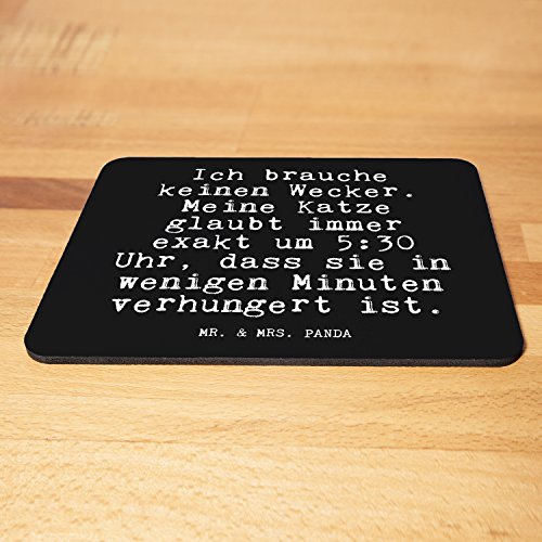 Mr. & Mrs. Panda Mauspad Druck Spruch „Ich brauche keinen Wecker. Meine Katze glaubt immer um genau 6 Uhr, dass sie in ein paar Minuten verhungert ist.“ – 100% handmade aus Naturkautschuk – Mouse Pad, Mousepad, Computer, PC, Männer, Mauspad, Maus, Geschenk, Druck, Schenken, Motiv, Arbeitszimmer, Arbeit, Büro Katzen, Hunde, Herrchen, Frauchen, Katze, Hund, Kater, Geschenk, Freundin, lustig, witzig, Partner, Liebe, Wecker Spruch Sprüche Lustig Spass Geschenk Geschenkidee Zitate - 3