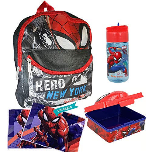 Kit Zaino Scuola Asilo Spiderman Con Zaino 2 Zip In Poliestere, Portamerenda 3D In Plastica, Borraccia In Tritan BPA FREE e IN OMAGGIO 2 Tovaglie - Articoli Licenziati Originali