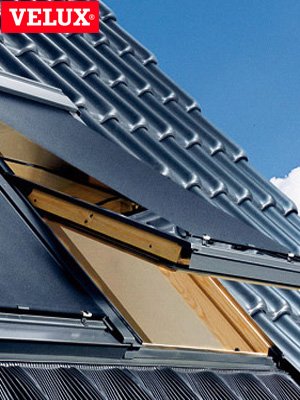 Original VELUX Vorteils-Set ( Sichtschutz-Rollo mit Haltekrallen + Hitzeschutz-Markise ) ROP PK00 9050 Für // GGL, GTL, GPL, GHL, GGU, GTL, GPU, GHU P04, P06, P08, P10, PK04, PK06, PK08, PK10, 404, 406, 408, 410 // in Stofffarbe 9050 / Uni Blau – Markise in Schwarz _59640 - 5