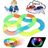 ✅【Ein perfektes Geschenk für Kinder】: Egal, ob Jungen oder Mädchen, sie werden diese erstaunliche Rennwagen-Rennstrecke lieben. Viel Spaß beim Bau der Strecken. Die Form der Strecken ist auch verbessert.