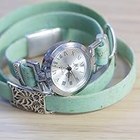 Damen-Uhr mit dreifach gewickeltem hell-grünem Korkband / alle Längen / Magnet-Verschluß