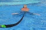 ✅ VENTAJAS: El cinturón, que incluye un acolchado blando, extraíble y fácilmente lavable, se adapta a un contorno de cadera de hasta 150 cm. El gancho que entregamos junto con el cinturón posibilita su anclaje a la piscina, al jardín o para usar durante las vacaciones Su peso ligero y sus medidas compactas hacen que este entrenador de natación sea la solución perfecta para aquellas piscinas más pequeñas o para piscinas que no disponen de una larga longitud para poder nadar.