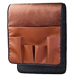 Organizador de 5 bolsillos para almacenar rápidamente todos tus accesorios favoritos de TV y mantener tus libros, iPad, mandos a distancia, controladores de juegos, gafas de ojos, teléfonos móviles organizados y fácilmente accesibles con banda expandible para revistas y periódicos. Ten en cuenta que si tienes una funda en tu iPad, tu iPad podría no caber en el bolsillo.