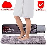 ☁️ STELLEN SIE SICH VOR, SIE WANDELN AUF WOLKEN ☁️ Ein Gryning-grauer Badteppich passt sich genau Ihrem einzigartigen Fußabdruck an, absorbiert Bewegungen und entlastet den Druck dort, wo Sie es am meisten brauchen. Und das alles dank des von der NASA entwickelten, einzigartigen 12 mm dicken Memoryschaums.