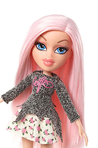 bratz doll cloe selfie snaps