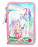 Estuche escolar con 3 cremalleras.