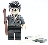 LEGO Harry Potter Figur Harry Potter mit 2 Zauberst�ben und Zubeh�r genau wie abgebildet - Harry Potter