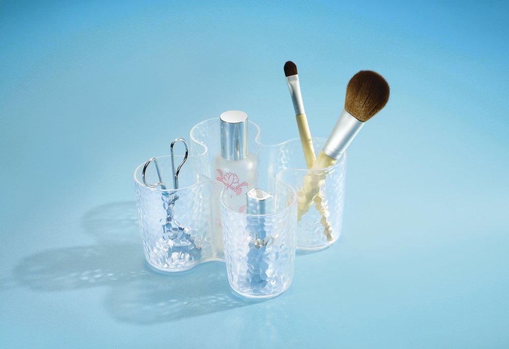 mDesign-Verre-Plastique-Pratique-pour-Accessoires-de-Maquillage-Organisateur-Maquillage-pour-Plus-de-visibilit-gobelet-Plastique-pour-Coiffeuse-et-Bord-dvier-Transparent