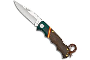 Tiendas LGP - Albainox - Navaja Bandera de España, Acero INOX. Hoja de 9 cm. Plegable Mango en Madera de Stamina mixta Verde y Roja, Incluye cordón de polipiel y detalle metálico. Campig Caza, 18840