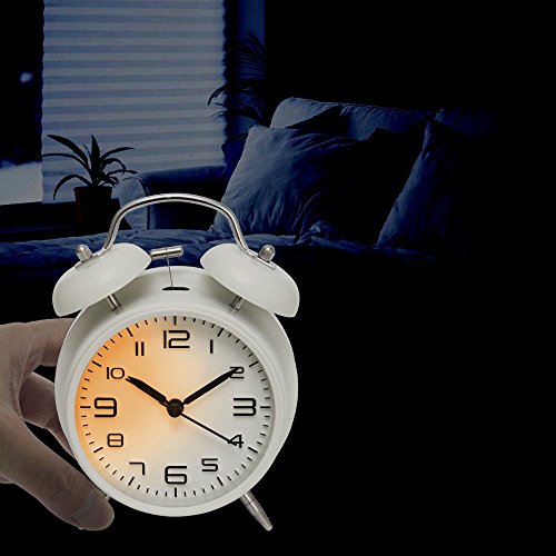 VLike Doppelglockenwecker mit Nachtlicht, großes Zifferblatt von 4 Zoll, Analog Quarzwecker mit lautem Alarm,kein Ticken, geräuschlos lautlos wecker(weiß) - 8