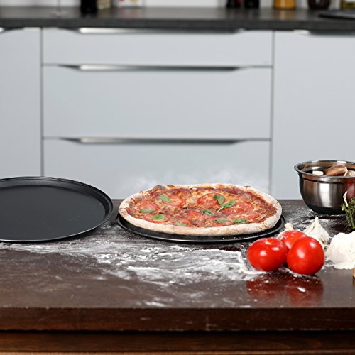 Relaxdays Pizzablech im Set mit großem Durchmesser: ca. 32 cm runde Backbleche für Pizza und Flammkuchen Pizza-Backblech im 2er Set Pizza Backset mit antihaftbeschichteten Blechen Pizza-Set, anthrazit - 2