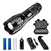 Produktbild LUZWAY LED XML-T6 Taschenlampe Wiederaufladbare 900 Lumen, Taktische Taschenlampe + USB Ladegerät mit CE und ROHS Zertifikat + 2pcs 2200mAh 18650 Batterie + Nylonholster für Taschenlampen,Wasserfest, anpassbarer Zoom, 5 Modi für das Radfahren, Campen, Bergsteigen, Fischen und andere Sportarten, die im Freien stattfinden